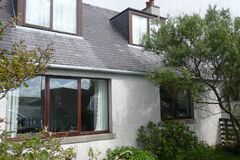 8 Whitelaw Road